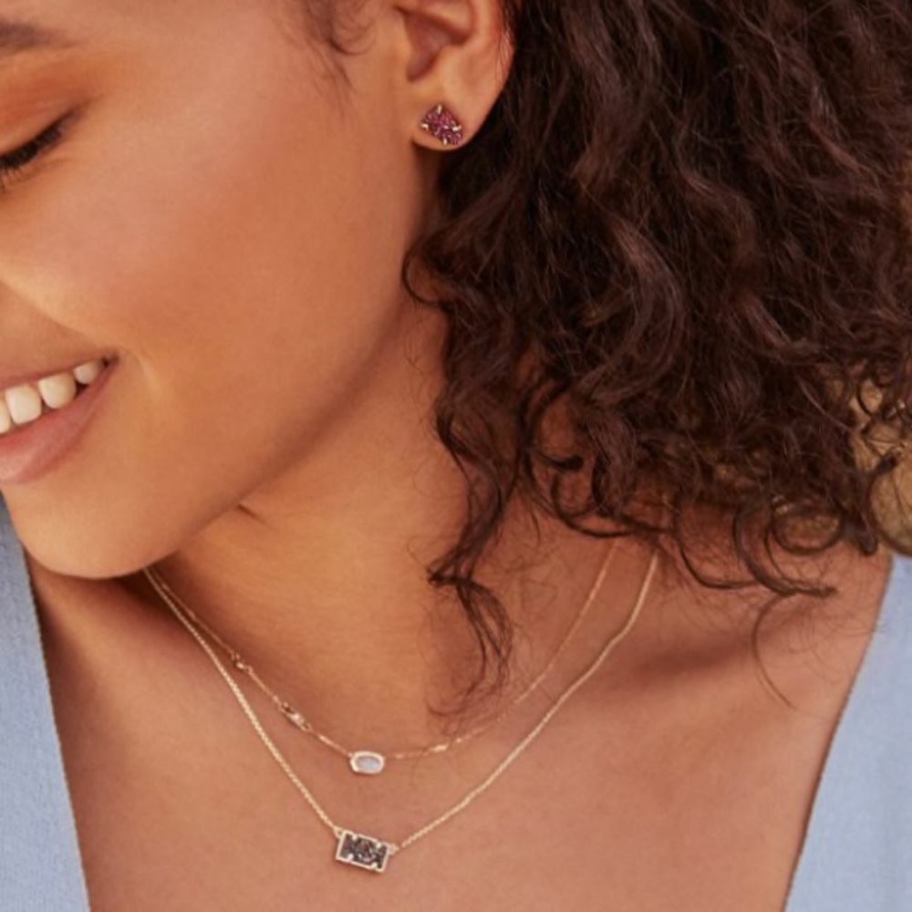 Kendra Scott necklace
